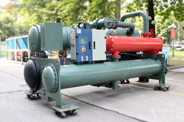 Water cooled flooded screw type chiller with heat recovery
