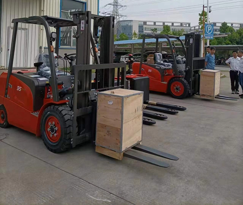 2.5 Ton Triple 4.5 m Mast Electric/Battery Forklift with Side Shift