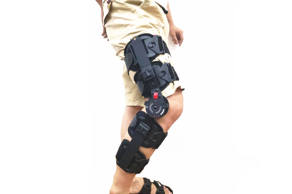 Telescope ROAM knee supports with four protective straps customized orthopedic braces manufacturer