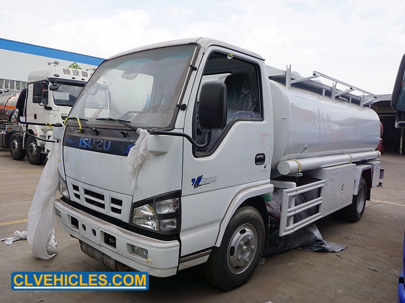 ISUZU 100P 3000 liter diesel oil tank truck