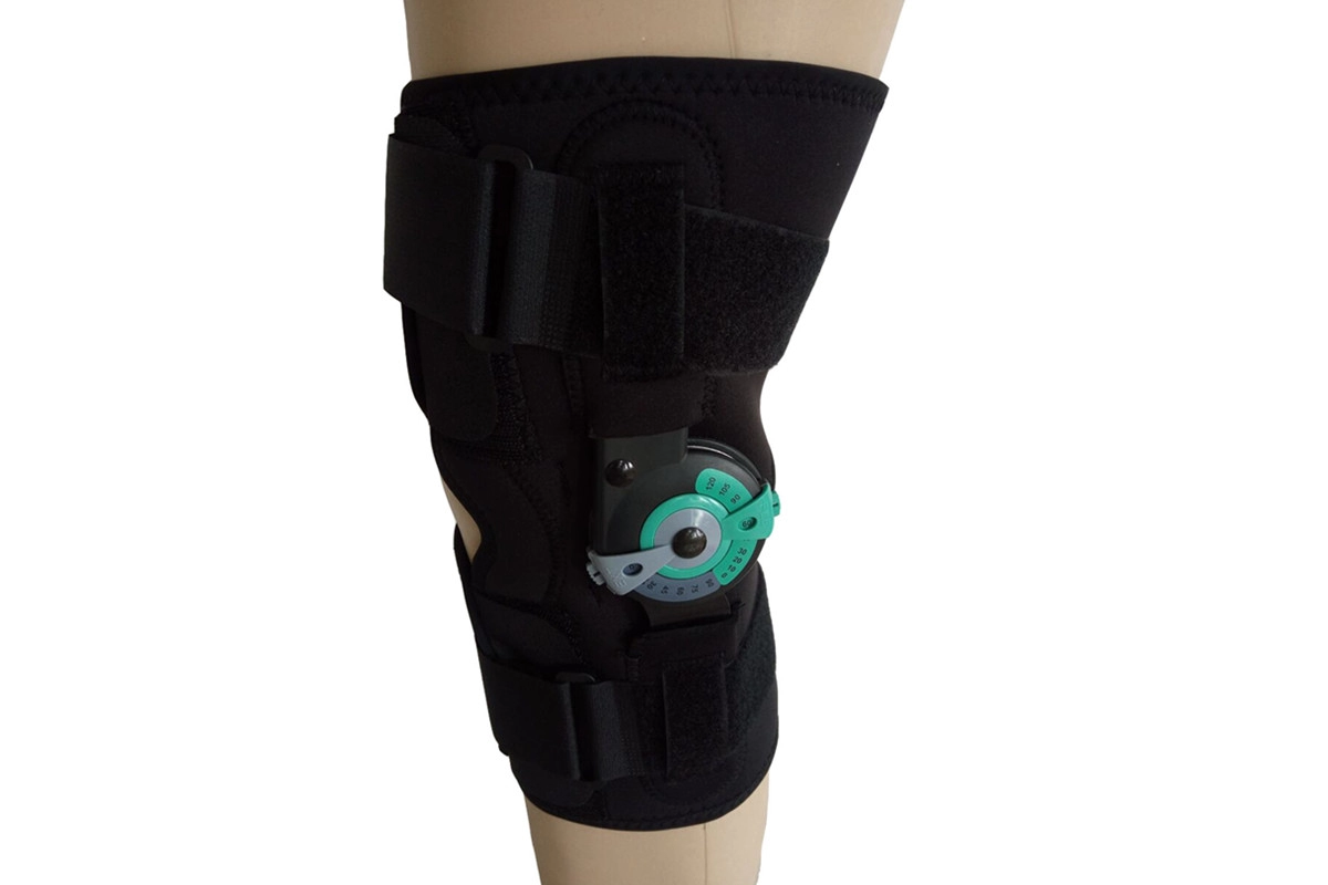 Adjustable Rotary knee straps braces in Sleeve Type with ROM Hinge Open patella design