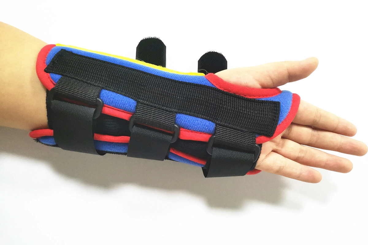 Coloured Paediatric wrist splint braces with aluminum stays for children/ kids / teenagers / infants
