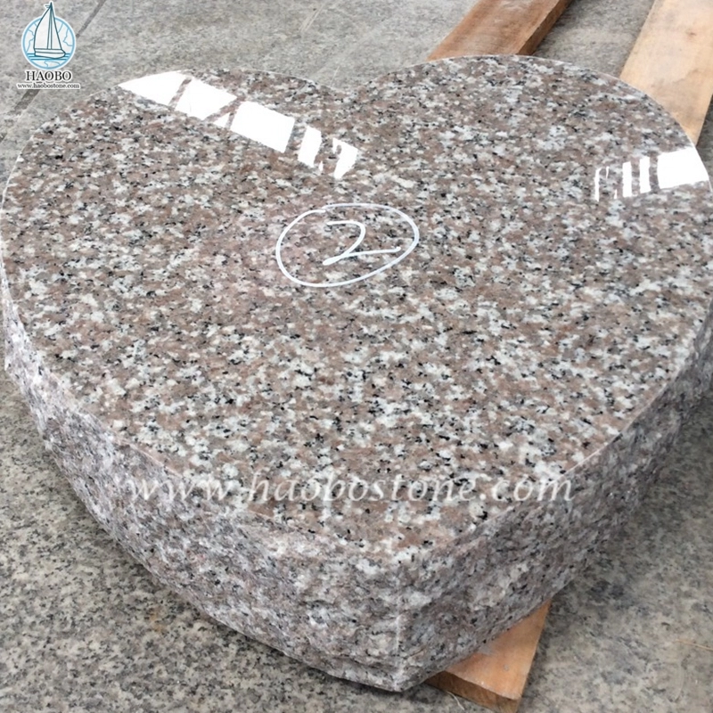 China Granite G635 Granite Heart Carved Funeral Tombstone