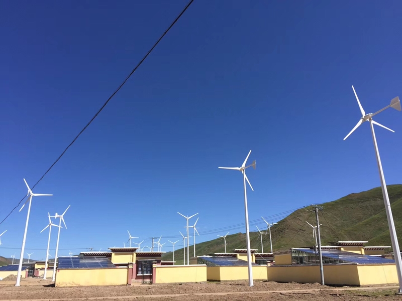 wind turbine solar panels hybrid system