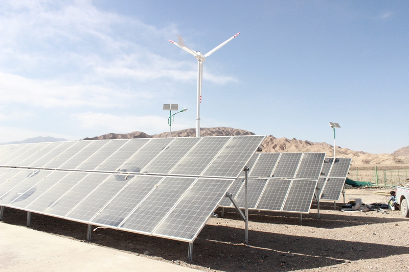 Off Grid Hybrid Solar Wind Power System