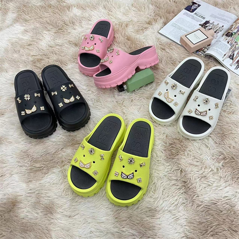 2024 New Summer Outdoor Thick Sole Women Shoes with Metal Chain