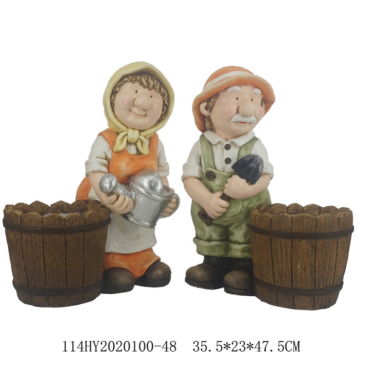 Old couple figurines garden outdoor planter