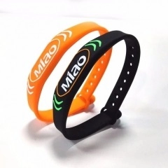 Waterproof 13.56mhz Programmable Adjustable Silicone RFID Wristband For Swimming Pool