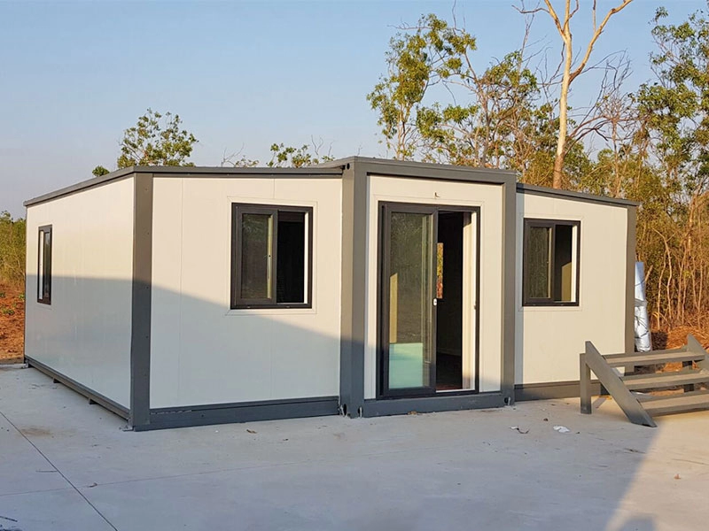 Prefabricated luxury living expandable container house