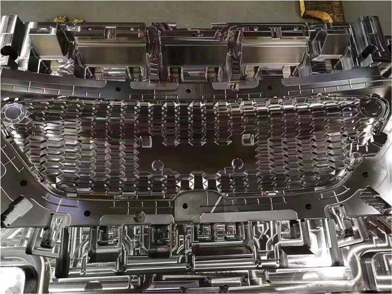 High Precision Plastic Automotive Bumper Moldings