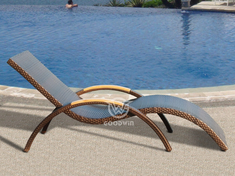 S Shaped PE Rattan Chaise Lounge For Swimming Pool