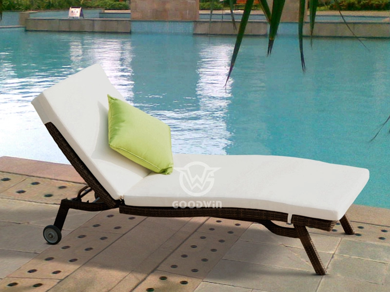 Outdoor Wicker Rattan  Chaise Lounge With Wheels