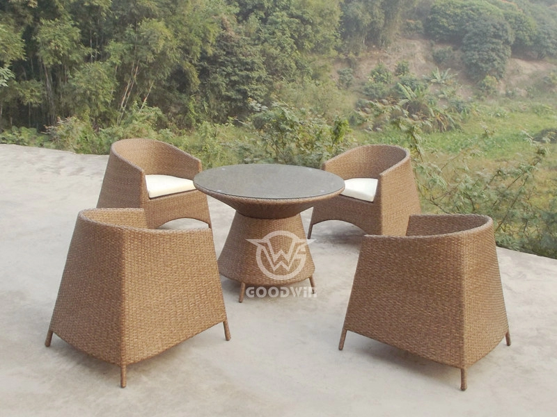 4-seater Outdoor Hand Woven Wicker Rattan Dining Set
