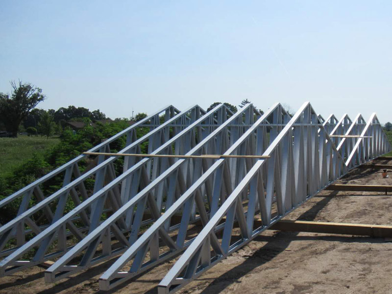 Metal roofing trusses for retread house